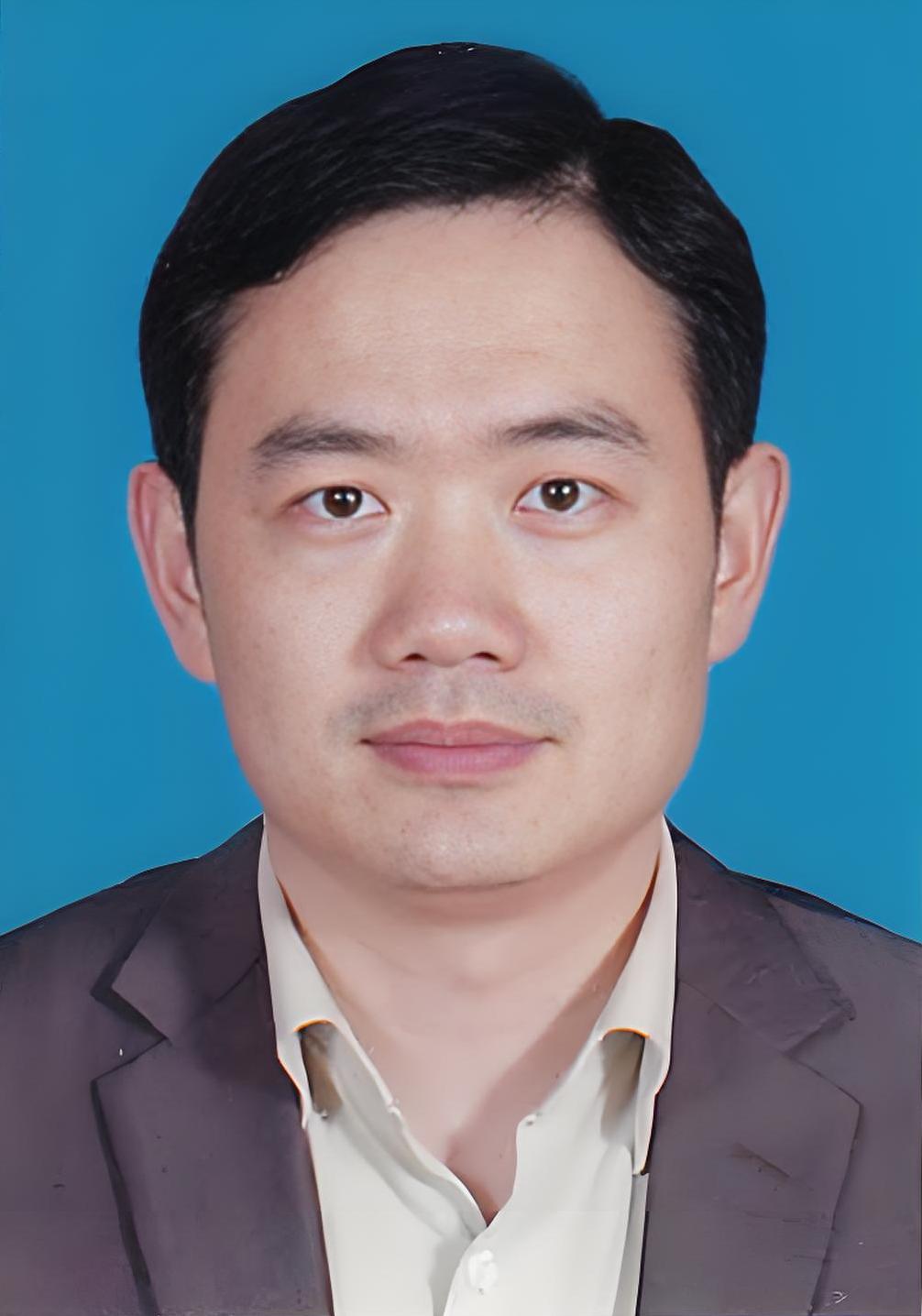 陈 辉
